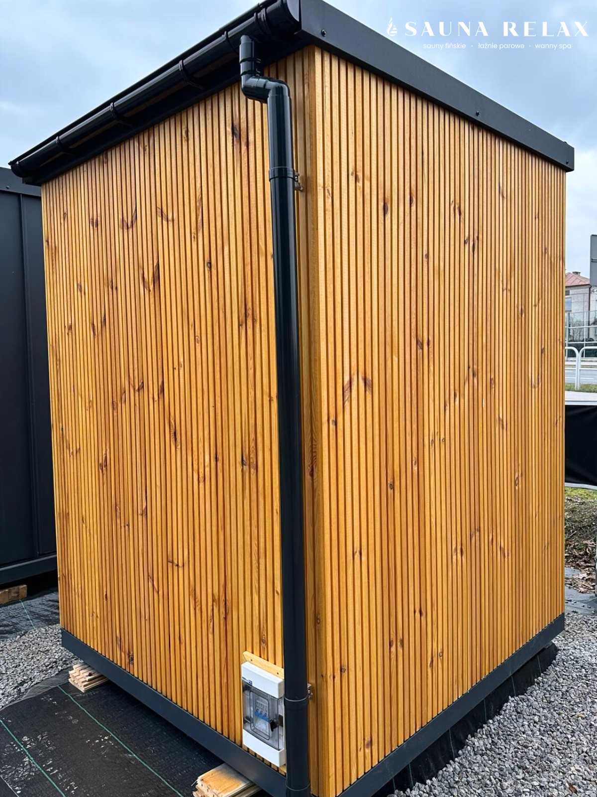 Nowoczesna sauna ogrodowa z przeszkleniem