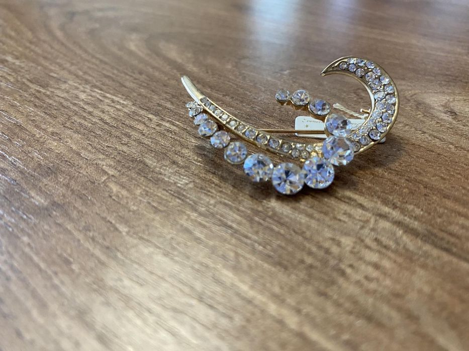 Біжутерія з Японії: сережки та брошка