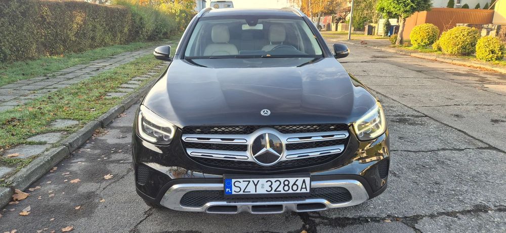 Mercedes-Benz GLC automat, niski przebieg, bardzo dobry stan.