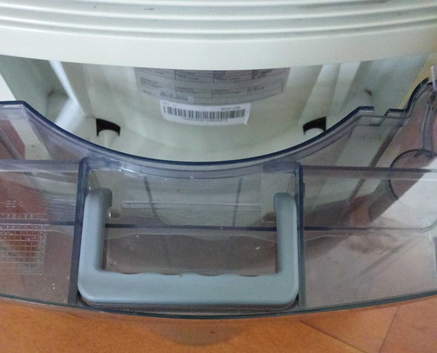 Desumidificador com reservatório de água