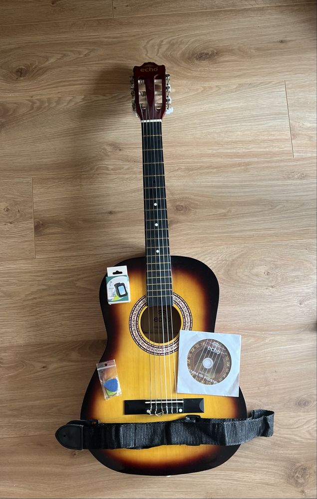 Gitara akustyczna echo