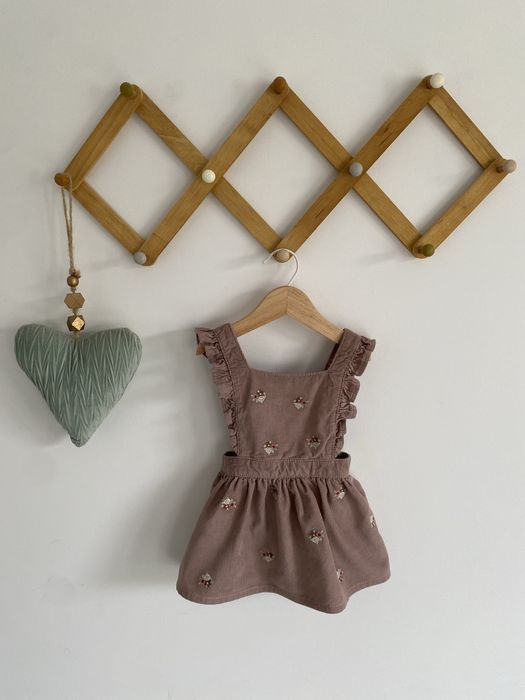 Sukienka sztruksowa f&f 68 wrzosowa haftowane kwiaty