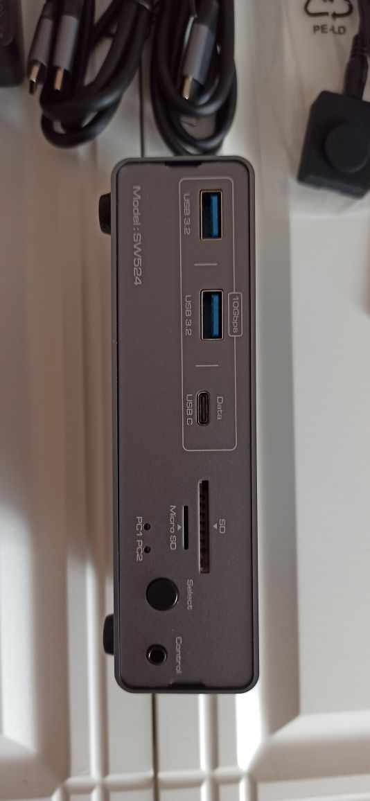 Док-станція USB C з KVM-перемикачем 2 монітори 2 комп'ютери 4K60Hz