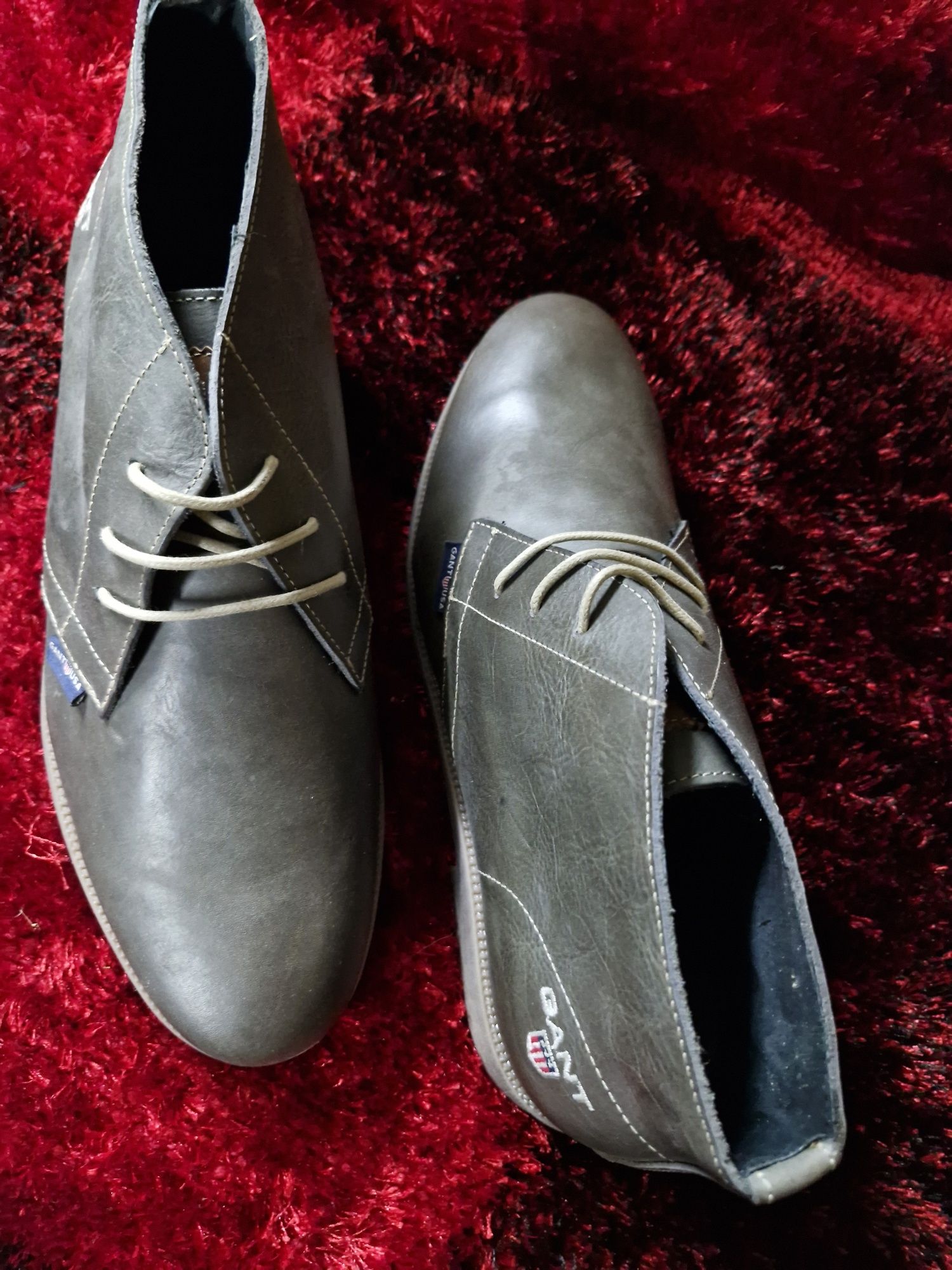 Sapatos em sola de borracha