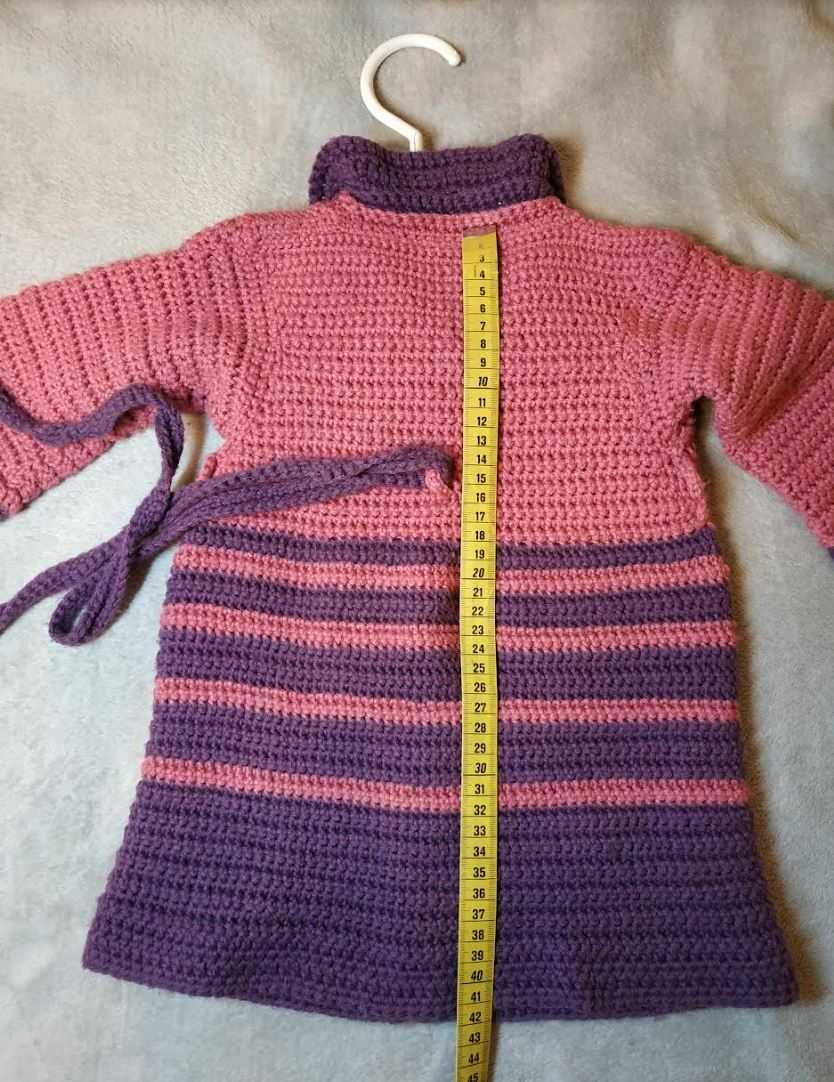 Sweterek dziecięcy rozpinany z włóczki