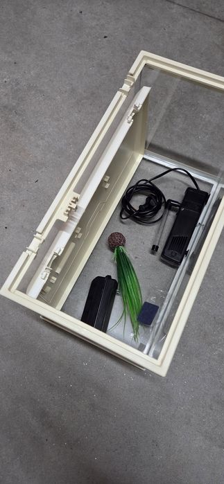 Aquário com acessórios