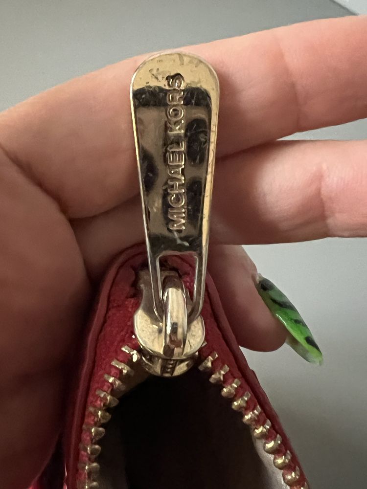 Lakierowana torebka Michael Kors