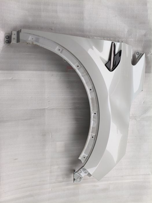 Renault Captur II blotnik błotnik prawy przód przedni  biala perła