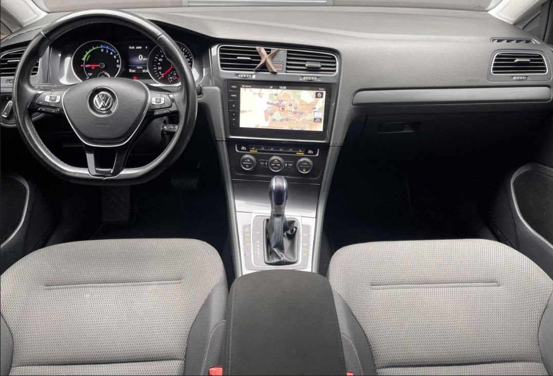 Продам E-Golf 36kw