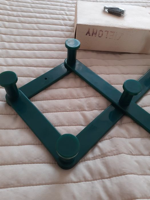 Wieszak łazienkowy z PRL-u