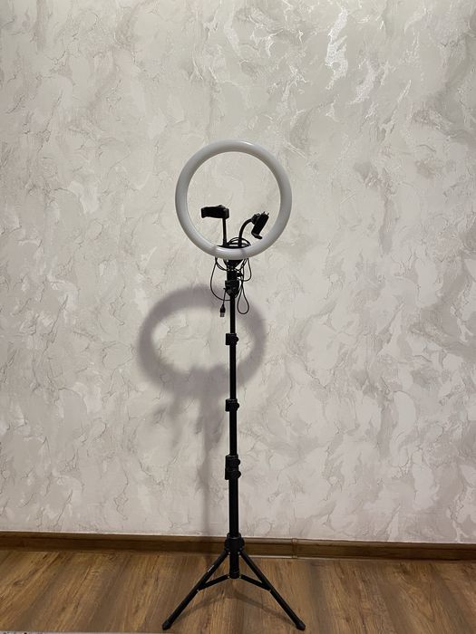 Кільцева лампа.