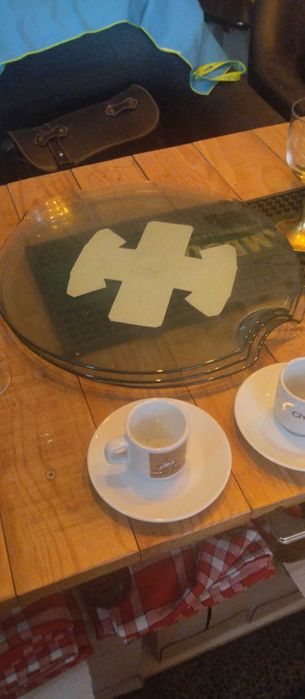 Pratos, copos, talheres, utensílios de cozinha...