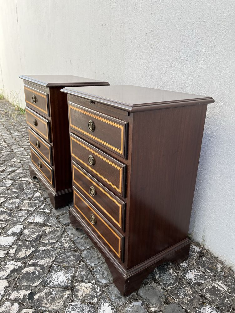 Conjunto de mesas de cabeceira