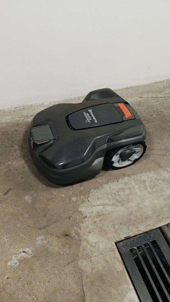 Naprawa instalacji robotów koszących
