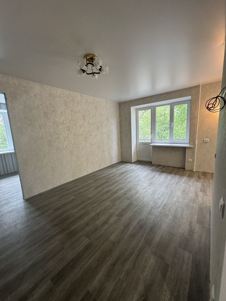 Продам 2 комнатную квартиру в центре
