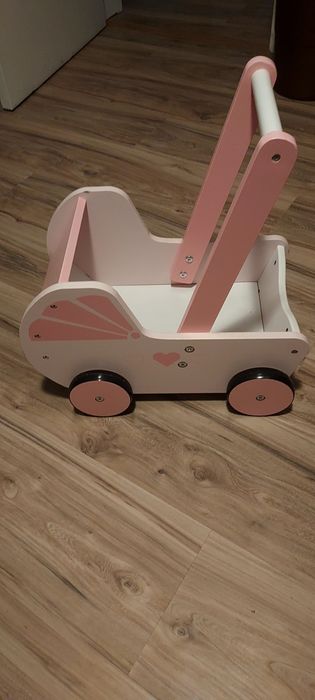 Carro em madeira para criança