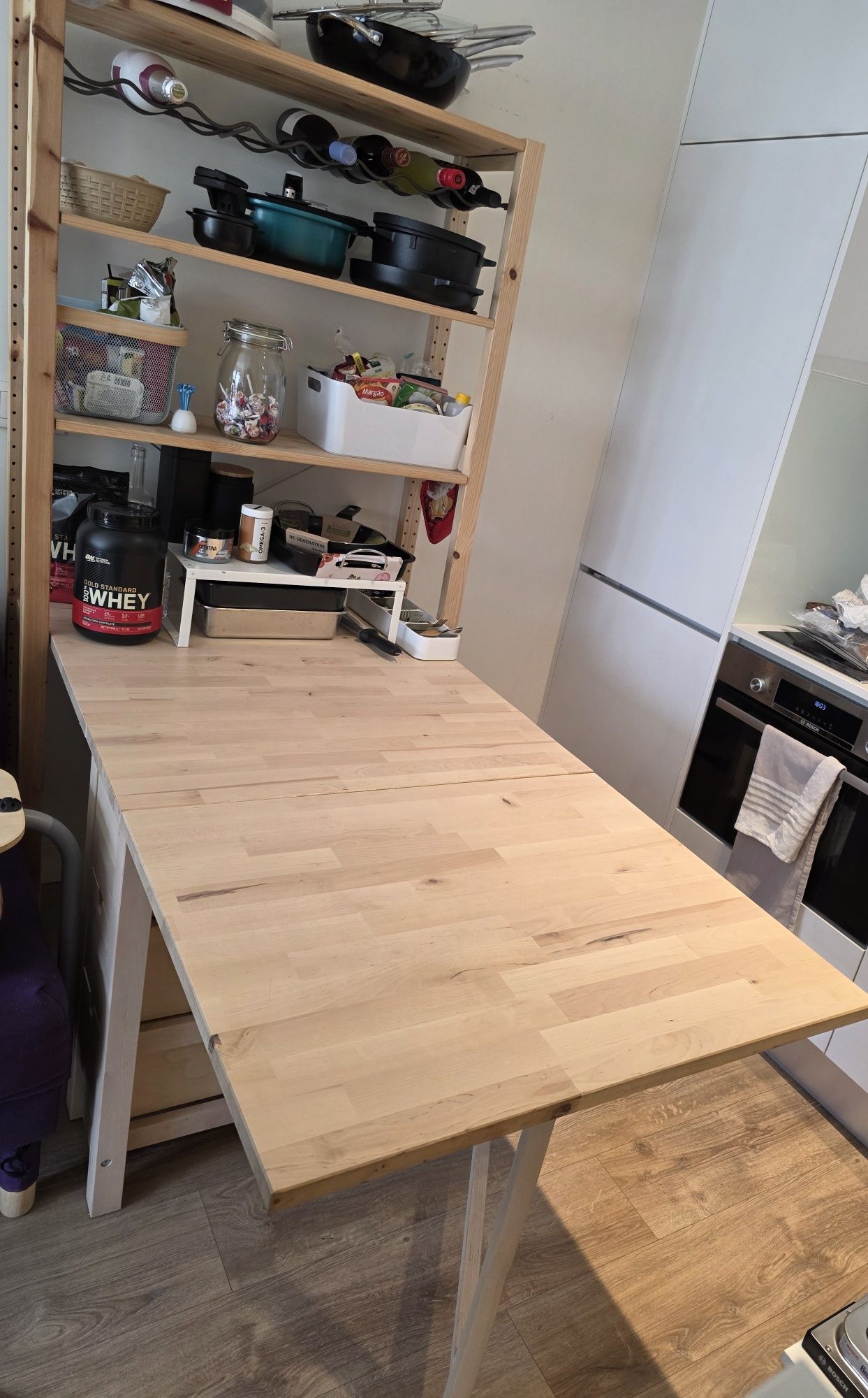 Mesa dobrável com prateleiras IKEA