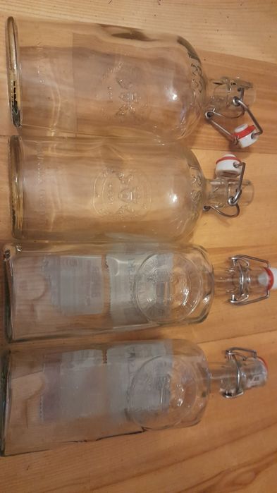 Butelki z korkiem ceramicznym poj.0,5 l-4 szt-24 zl
