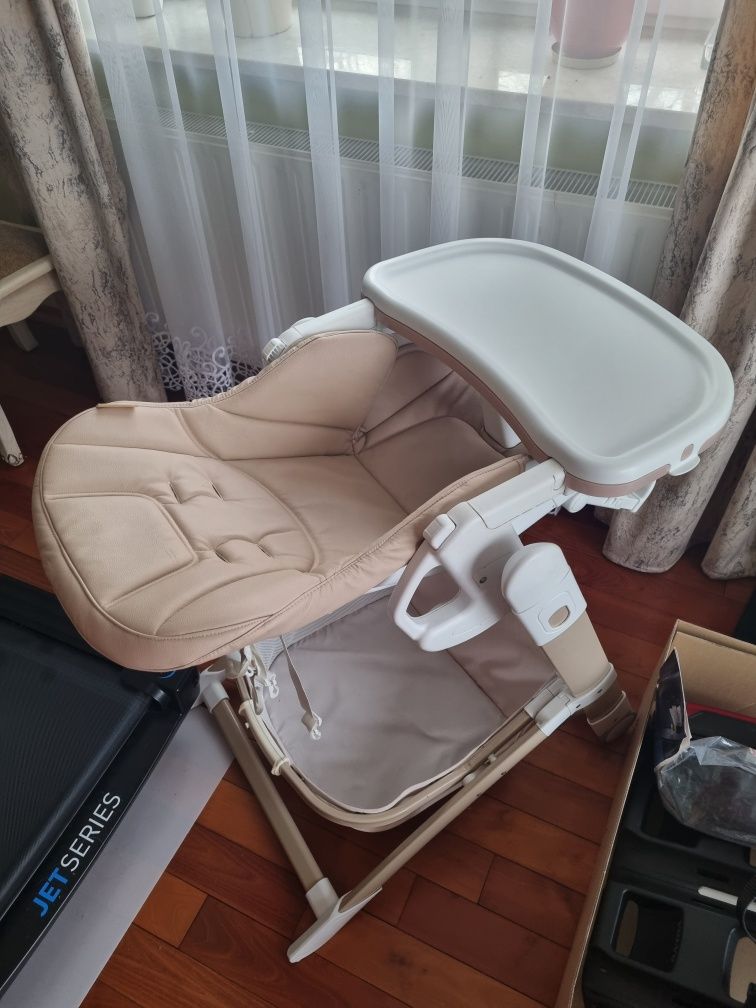 Krzesełko dziecięce do karmienia ICON firmy 4BABY kolor beż
