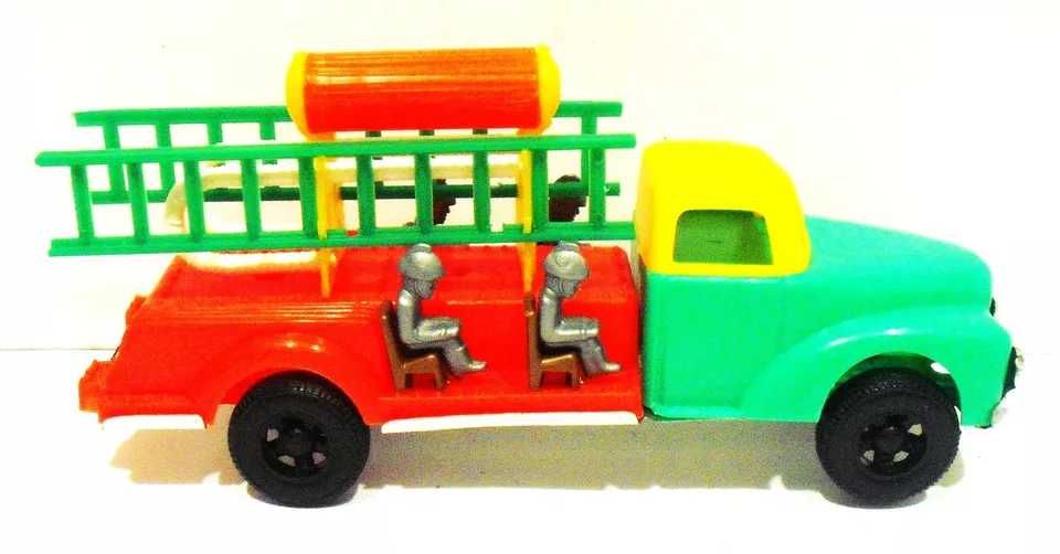 Carro de bombeiros antigo da PEPE