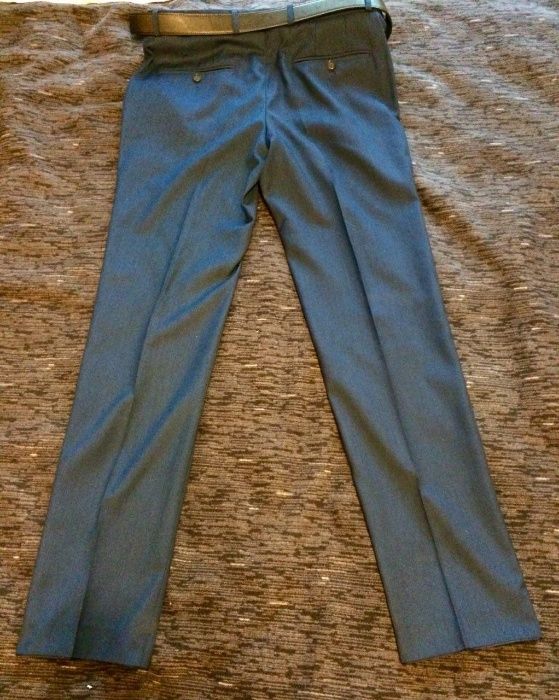 Чоловічий костюм в ідеальному стані