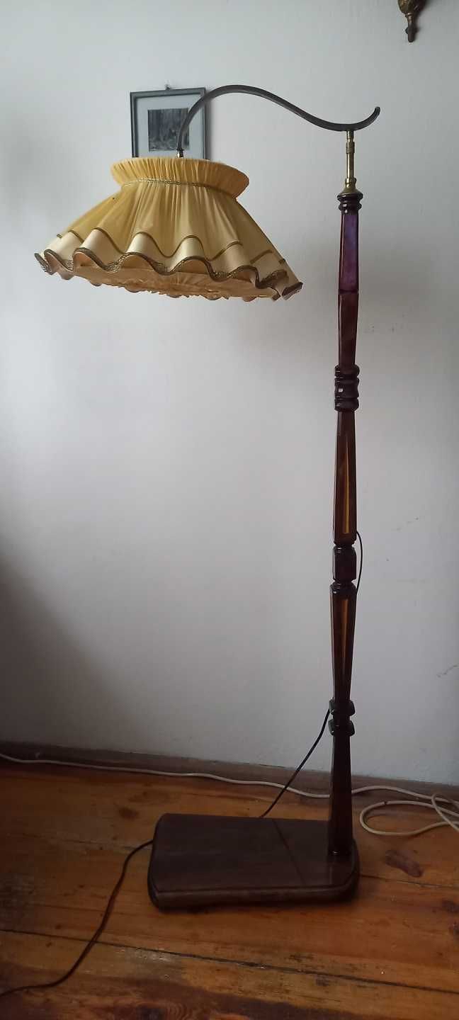 Drewniana lampa podłogowa z abażurem - ruchome ramię