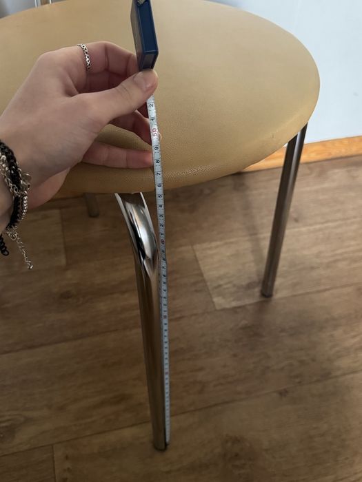 Стул з хромованої сталі