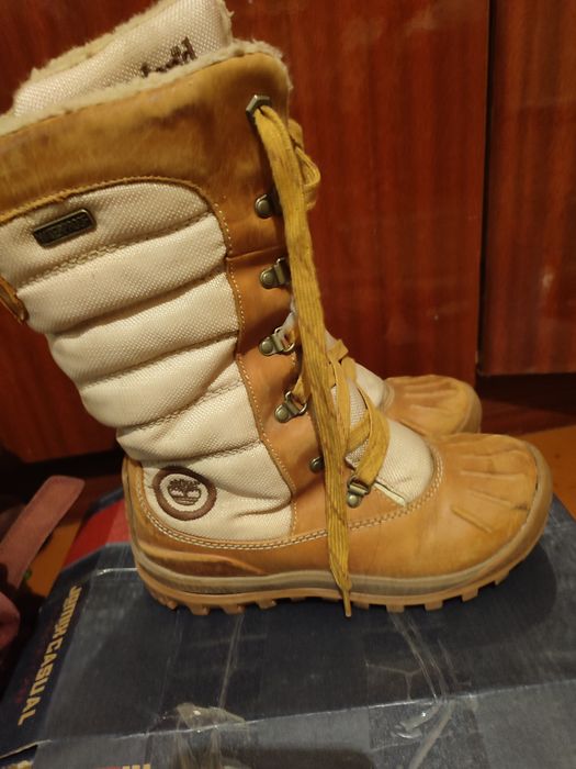 Зимові сапоги на дівчинку.