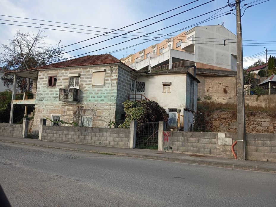 Moradia para recuperar 140 m2 em terreno de 512m2 - Figueiras, Lous
