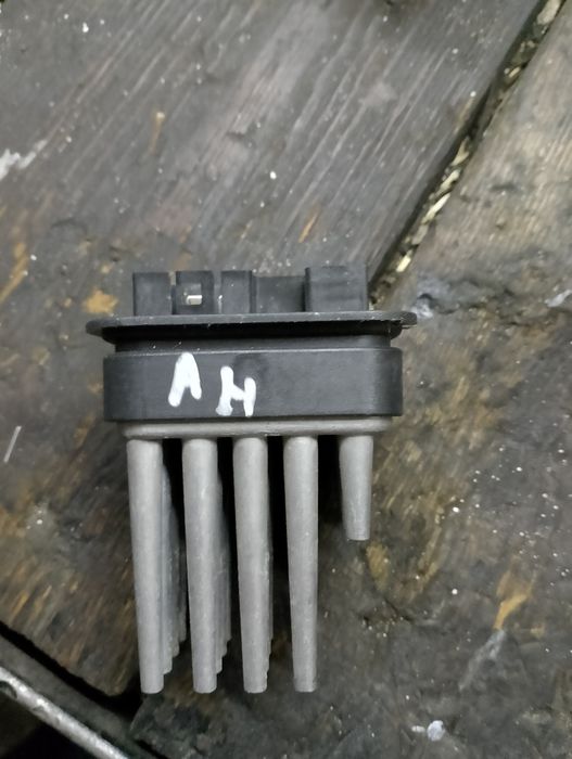 Rezystor dmuchawy opel astra h Zafira b