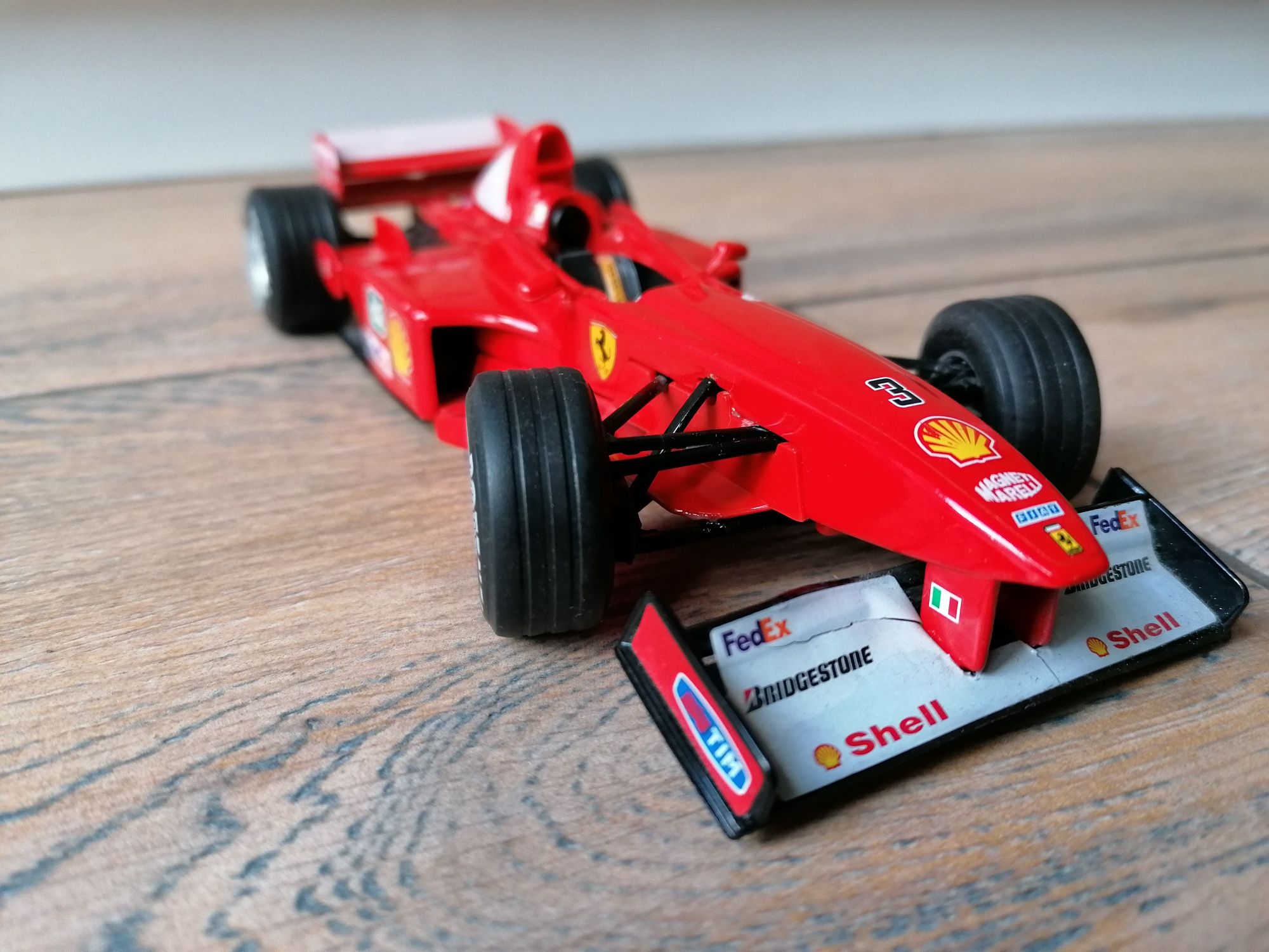 Samochód kolekcjonerski ferrari f300 skala 1/24