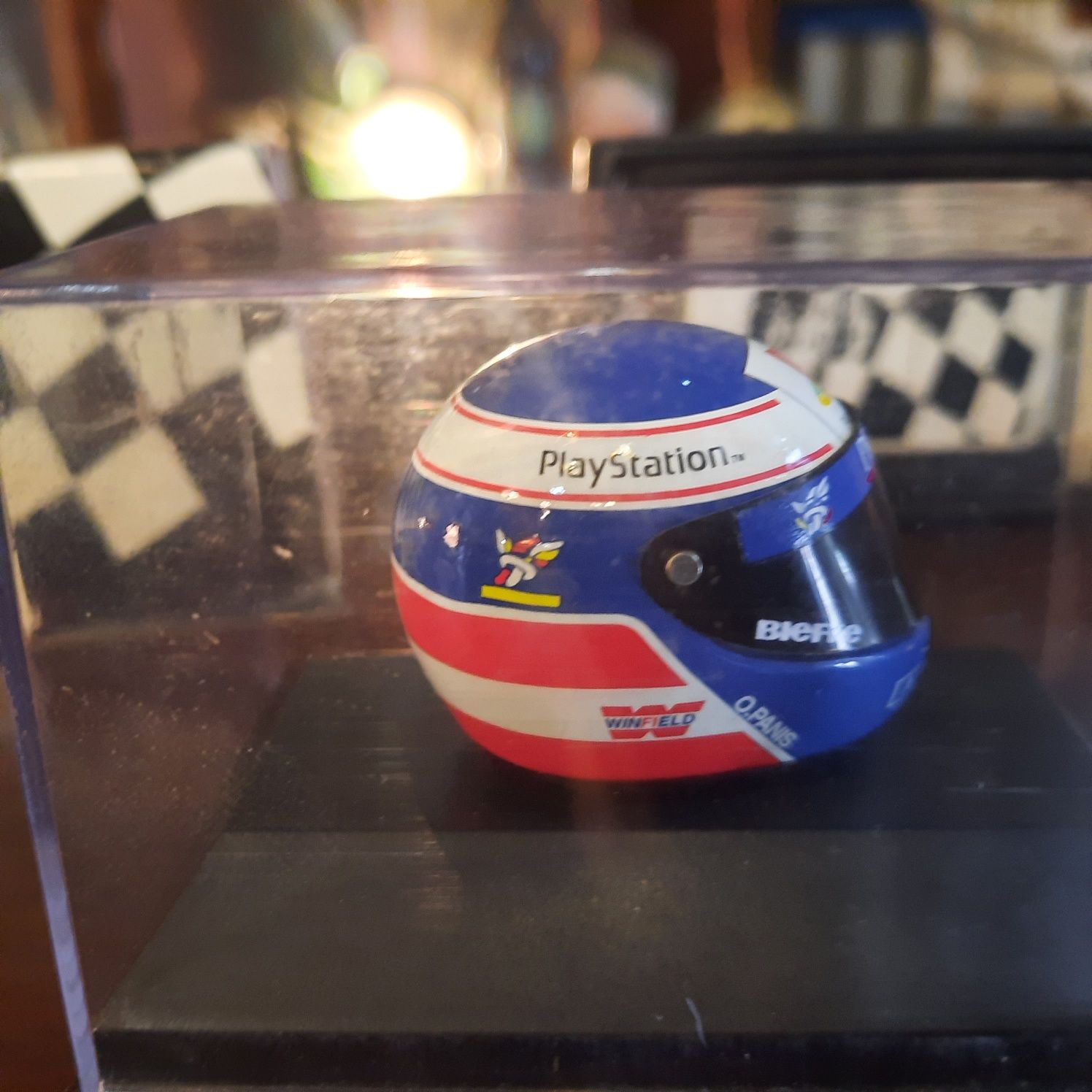 Isqueiro e capacete