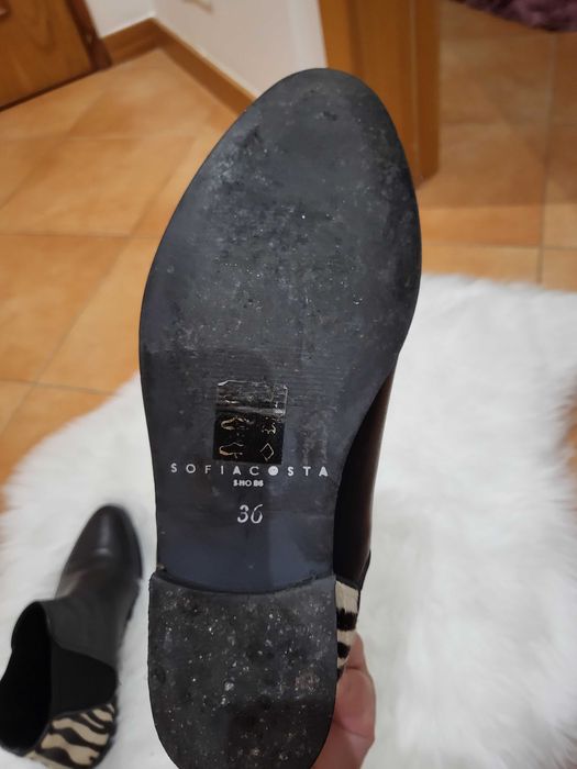 Botins Sofia Costa pele preta e pêlo