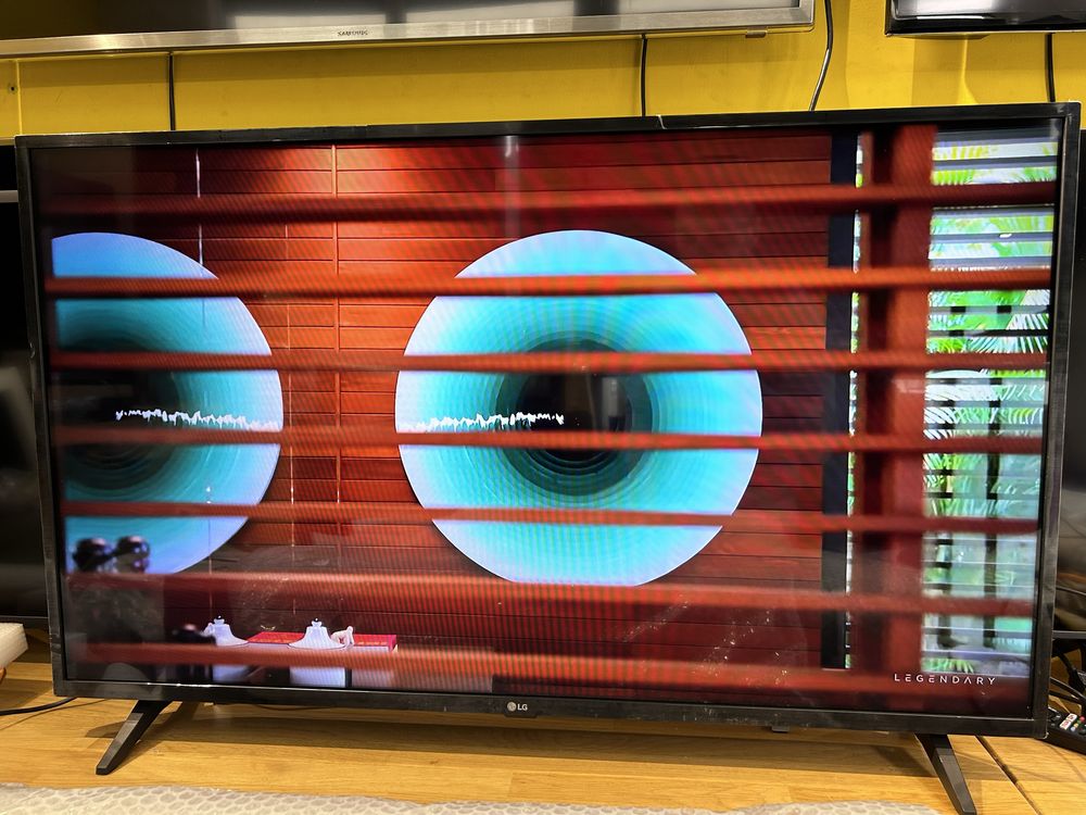 LG 32” 32LM6300, Smart TV, WiFi.