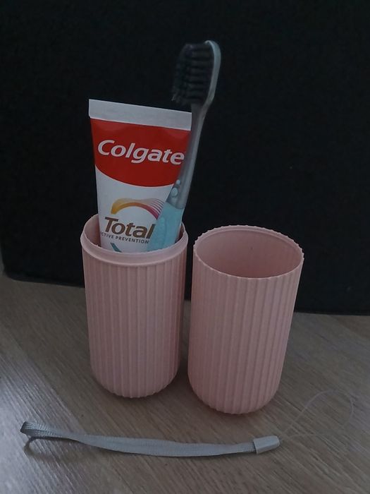 Pudełko podróżne na szczoteczkę i pastę