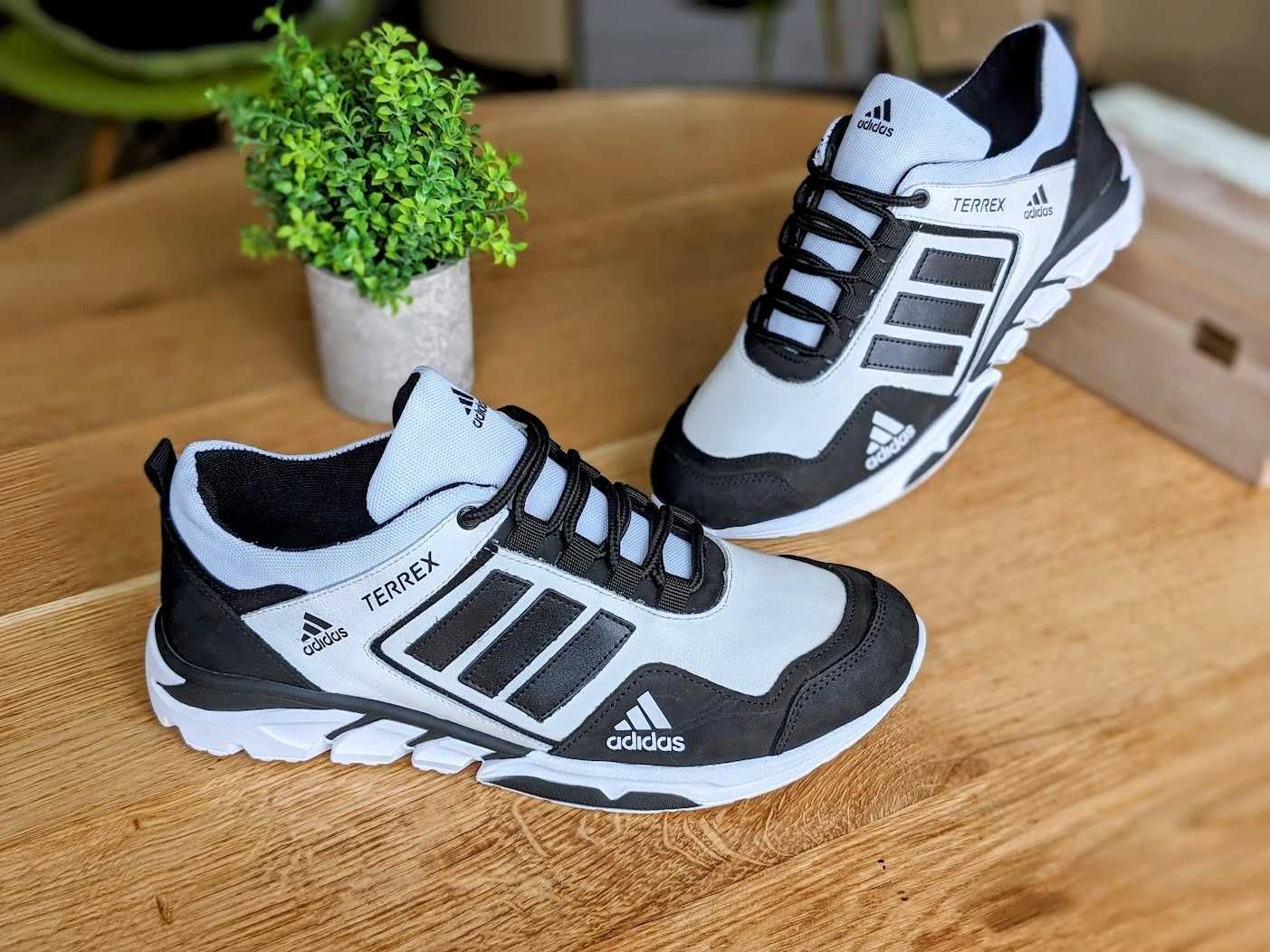 Чоловічі чорно білі чоловічі кросівки Шкіра ADIDAS TERREX Кроссовки му