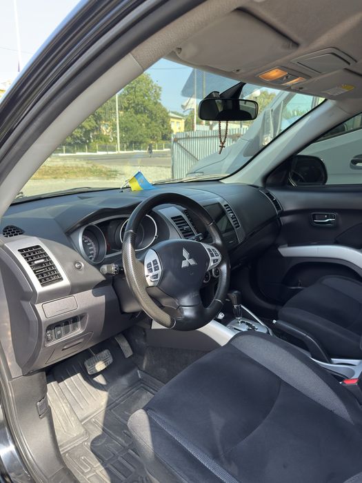 Продам Mitsubishi Outlander XL