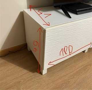 Mobiliário IKEA BESTÅ — cómoda e móvel de TV da mesma coleção