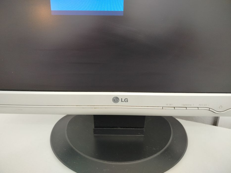 Monitor LG Flatron L19NS