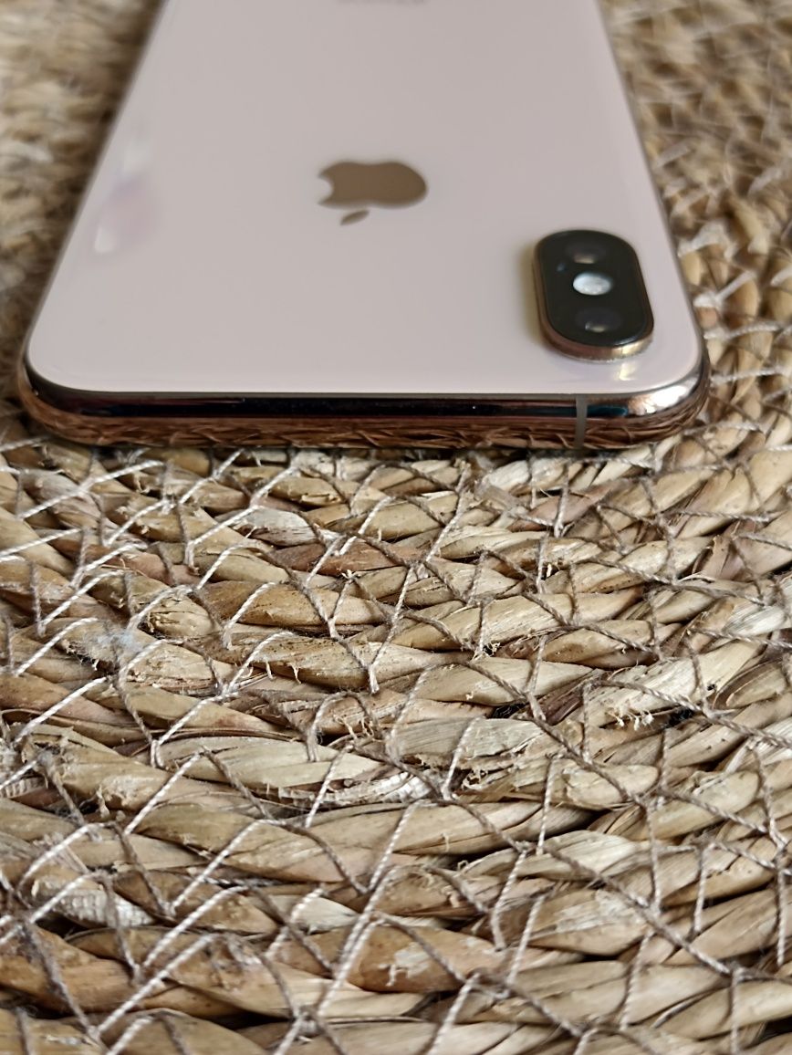 iPhone xs 64GB rose gold