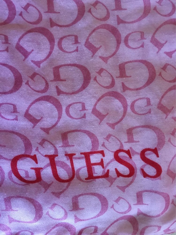 Lenço rosa Guess