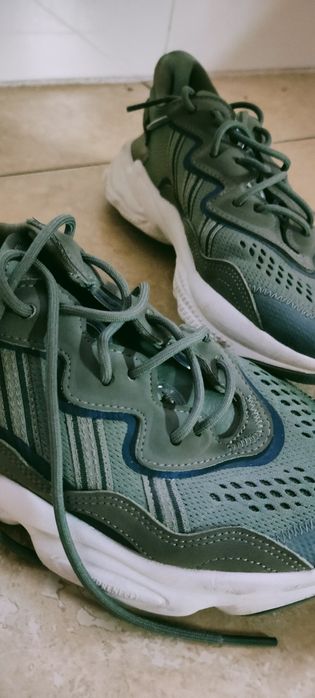 Sapatilhas Adidas OZWEEGO tamanho 44 2/3