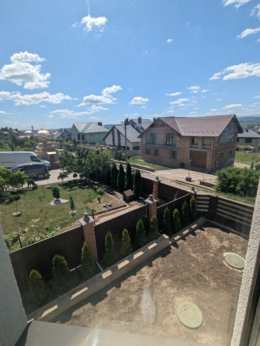 Продається будинок у двох рівнях