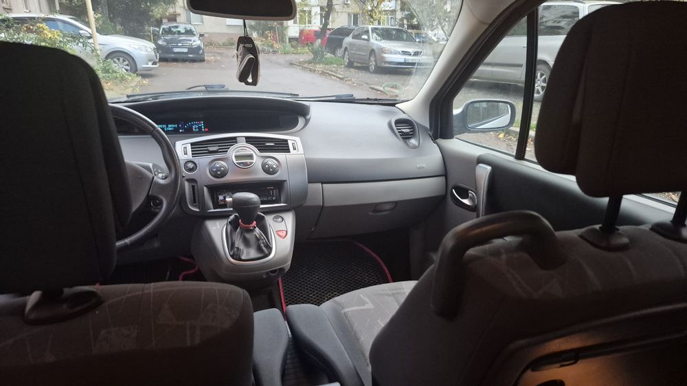 Авто Рено Сценик 2006 г.в.  1.6 бензин.  Коробка  автомат. 160 000 км