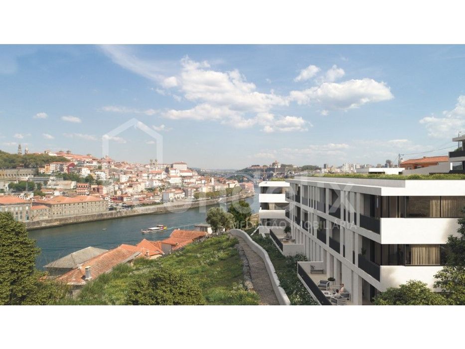 Apartamento T4 novo na margem sul do rio Douro, em Vila Nova de Gaia