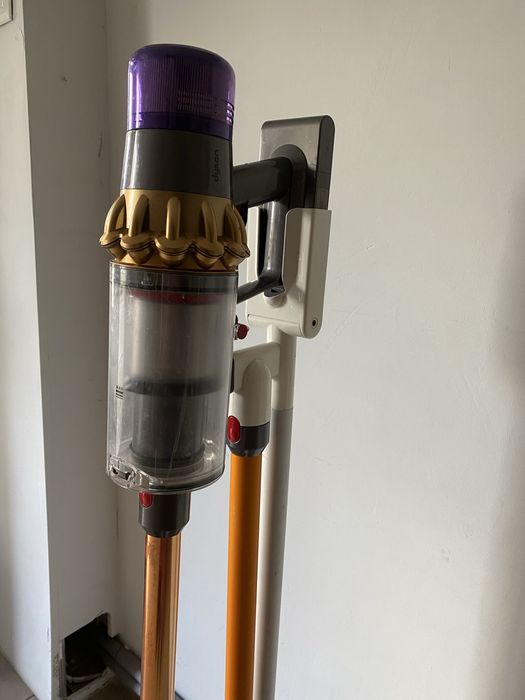 Odkurzacz Dyson v11 duży zestaw /stojak