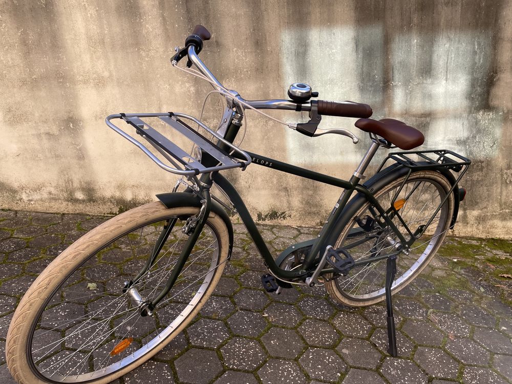 Bicicleta citadina como nova