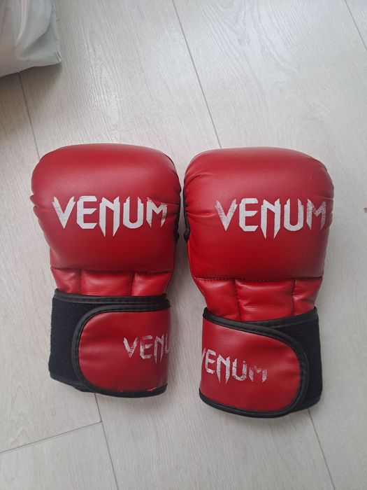 Перчатки для MMA Venum