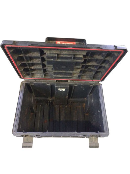 Skrzynka narzędziowa z kółkami uchwyt