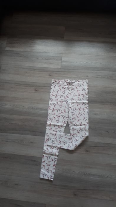 Białe rurki z wysokim stanem XL